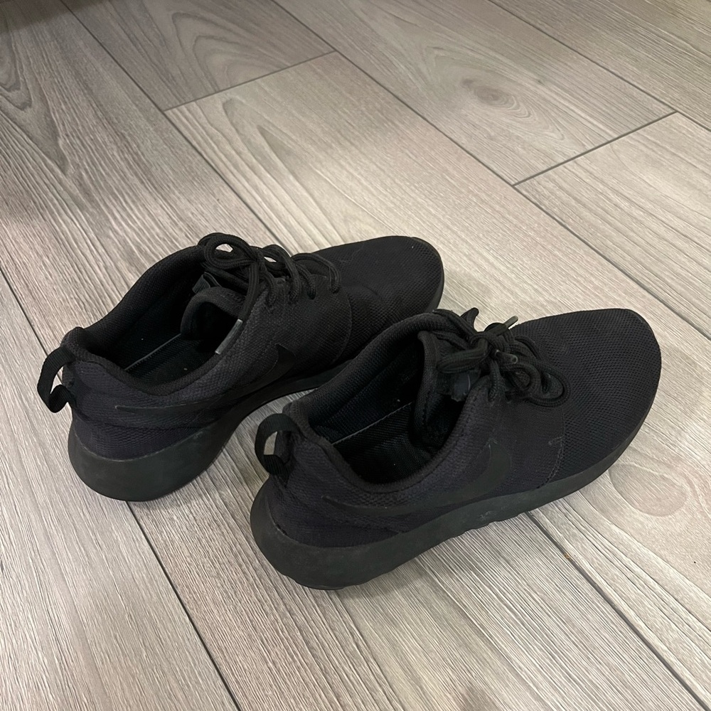 Black Nike running shoes - size 9 women’s